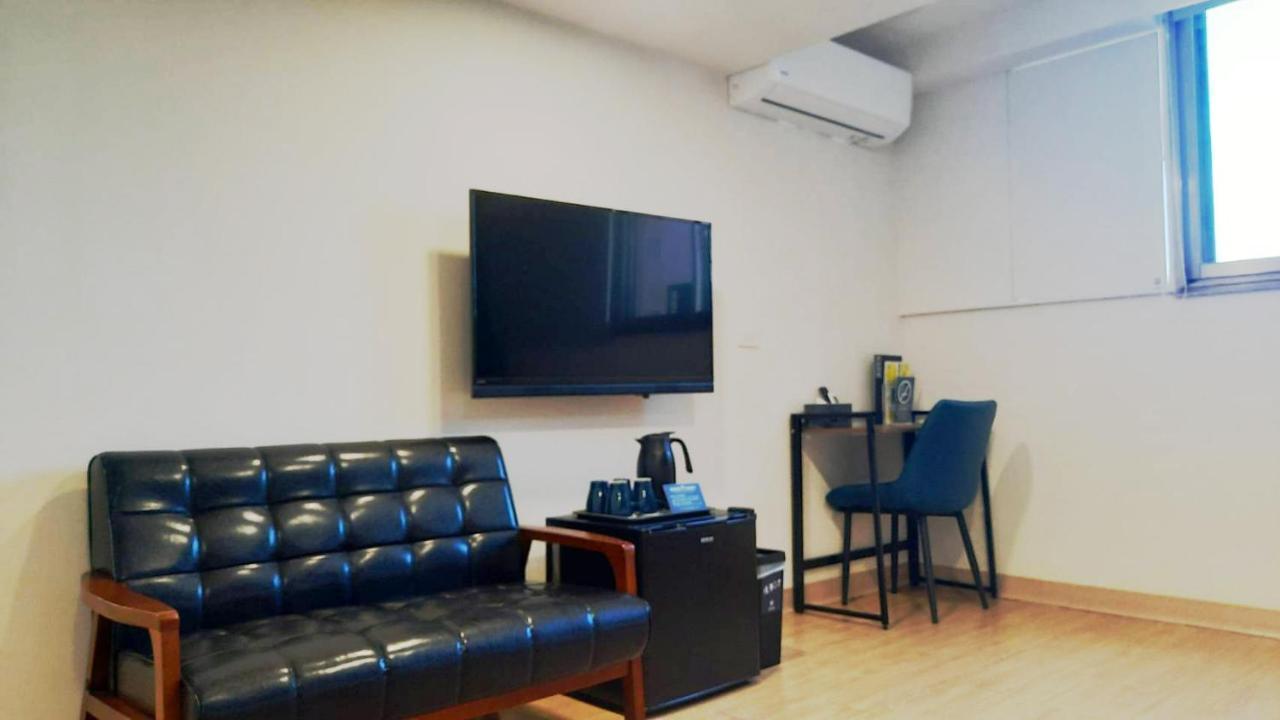 Holo Hotel Tainan Exterior foto